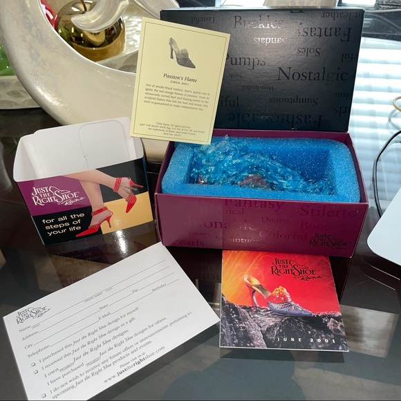 Raine Just the Right Shoe 2001 “Passion’s Flame” Style 25152 - Picture 10 of 11